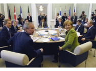 Die Staats- und Regierungschefs am tour de table im Kurhaus Heiligendamm