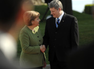 Bundeskanzlerin Merkel begrüßt den kanadischen Premierminister Harper