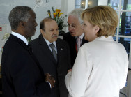 Bundeskanzlerin Angela Merkel im Gespräch mit den Präsidenten Thabo Mbeki (Südafrika) und Abdelaziz Bouteflika (Algerien)