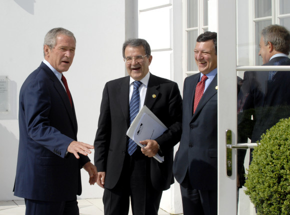 US-Präsident George W. Bush im Gespräch mit Italiens Ministerpräsident Romano Prodi, EU-Kommissionspräsident José Barroso und dem britischem Premier Tony Blair