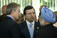 European Commission President Barroso and the British Prime Minister Tony Blair in conversation with the Prime Minister of India, Manmohan Singh