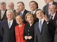 Group photo: German cabinet and European Commission.