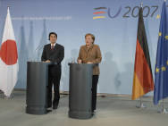 Angela Merkel und Shinzo Abe at their press conference in the Chancellery